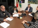 Assinatura de apoio financeiro para a prefeitura de Maracajá. Prefeito Arlindo Rocha, Chefe de divisão de planejamento, Odécia Almeida Souza da Silva e Cristiane Sant´Ana, diretora de educação e cultura do município-18